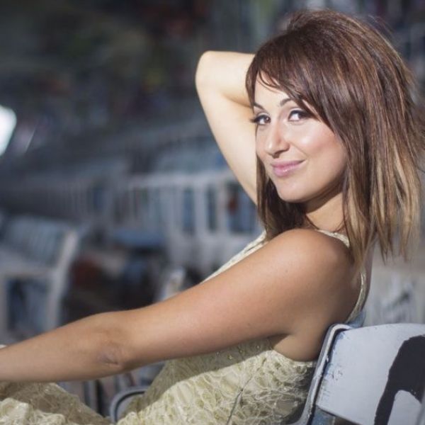 Paola Beschin, una cantautora que comienza a brillar en la industria discográfica