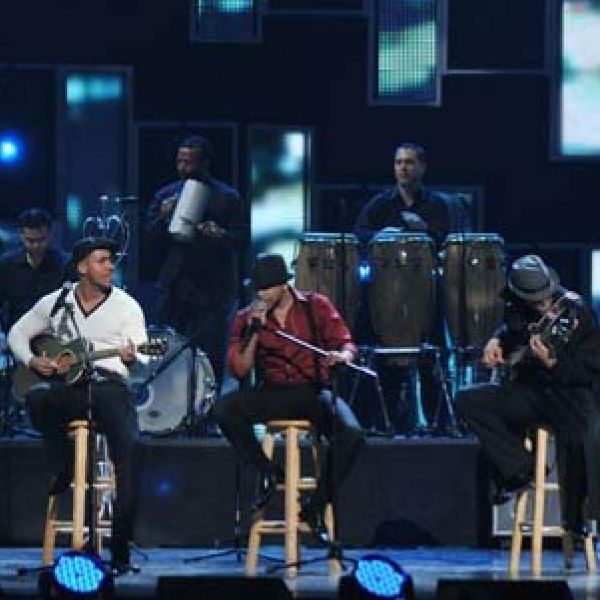 Premium Latin Music festeja triunfo de Aventura